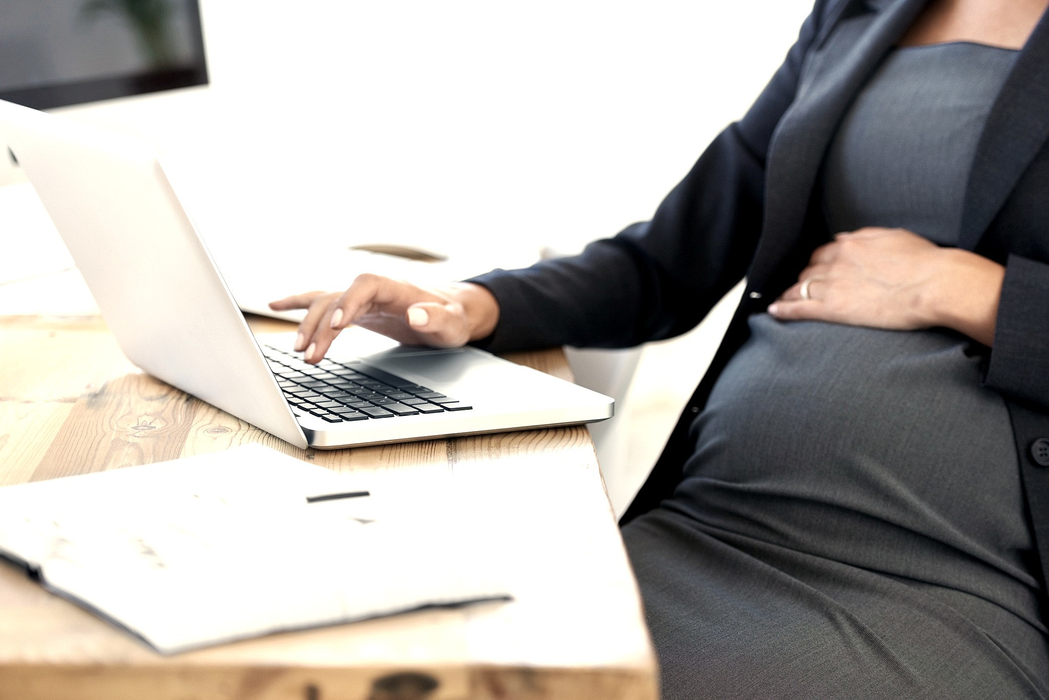 Afinal, quais são os direitos da gestante no trabalho? Descubra aqui!