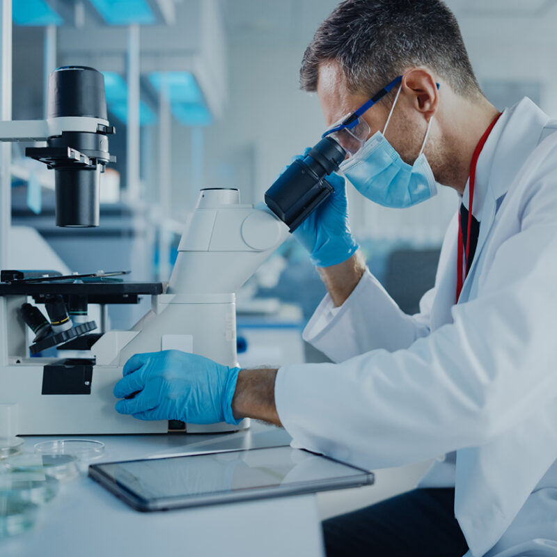 Análises clínicas: como funciona um laboratório? Entenda!