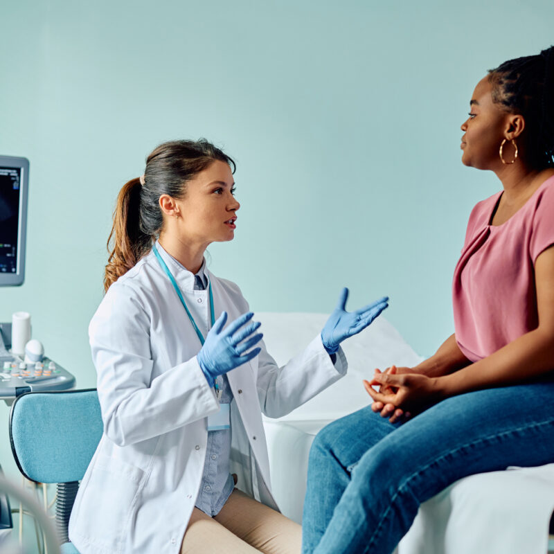 Março lilás: saiba mais sobre prevenção e sintomas de câncer no colo do útero