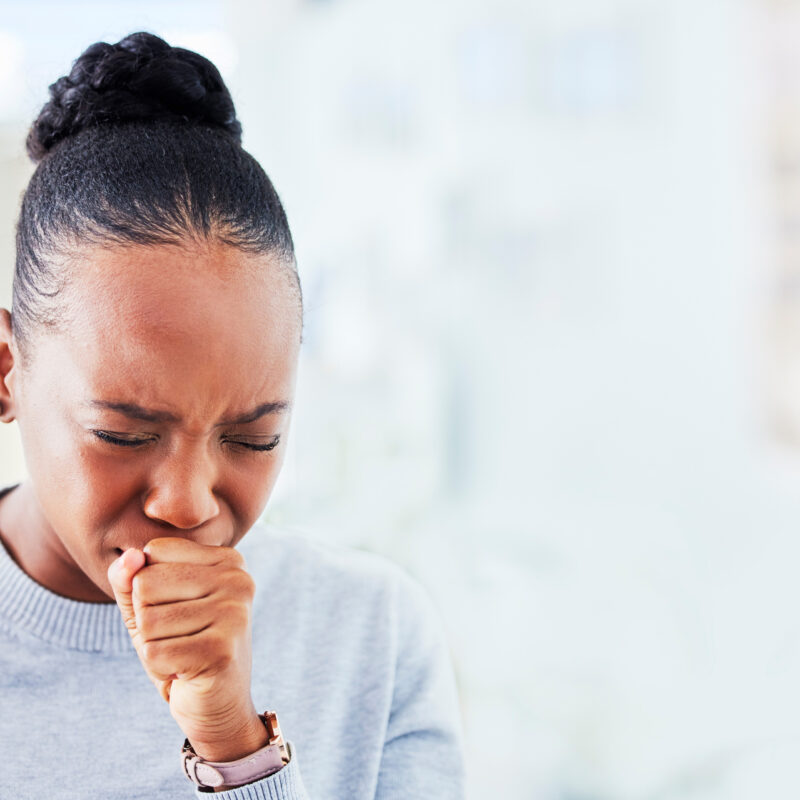 Quais são os sintomas da pneumonia silenciosa